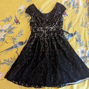 Marina Black Lace Cocktail Dress Silver Lining Cap Sleeve Full Skirt Sz 12 Nwt
